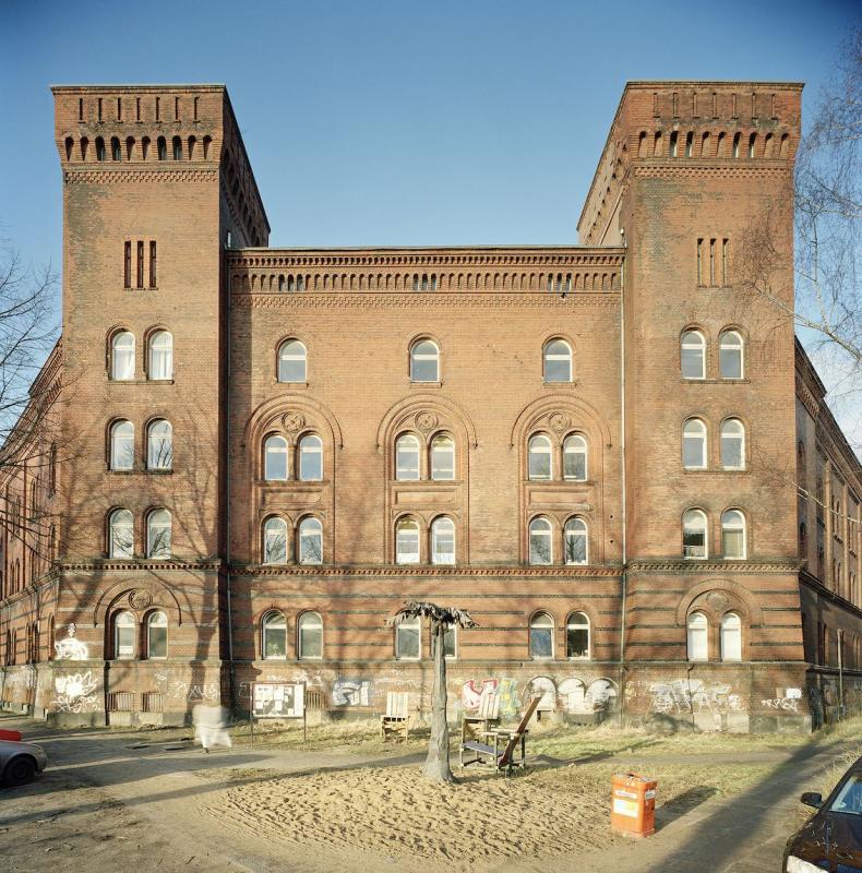 Stra&szlig;enfassade vor Sanierung, Foto: Fotografie Dorfm&uuml;ller Klier