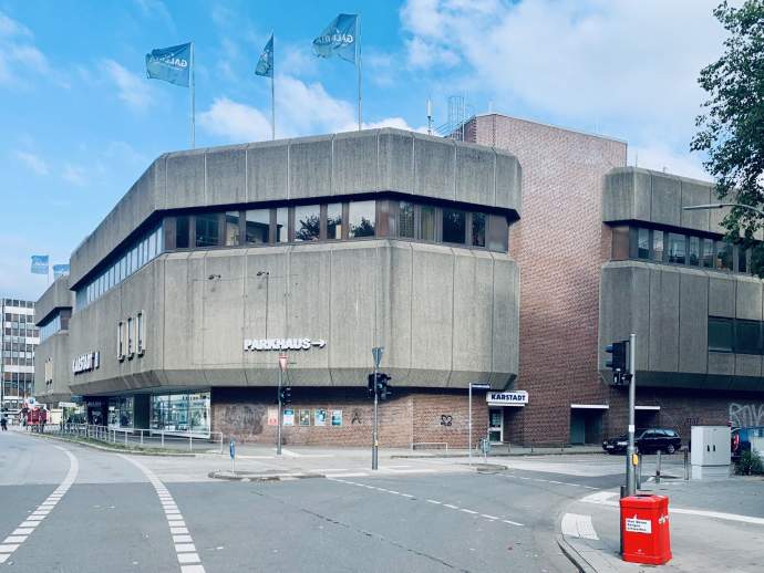 Kristina Sassenscheidt: &bdquo;Das Karstadt-Geb&auml;ude ist ein Beispiel f&uuml;r Brutalismus&ldquo;