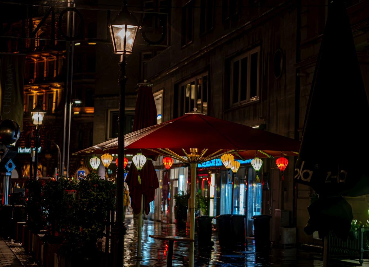 Abendlicher Rundgang zu Lichtern der Innenstadt