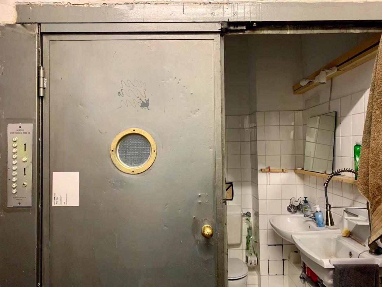 Der Fahrstuhl wurde zu Badezimmern umgewandelt, Foto: Kristina Sassenscheidt