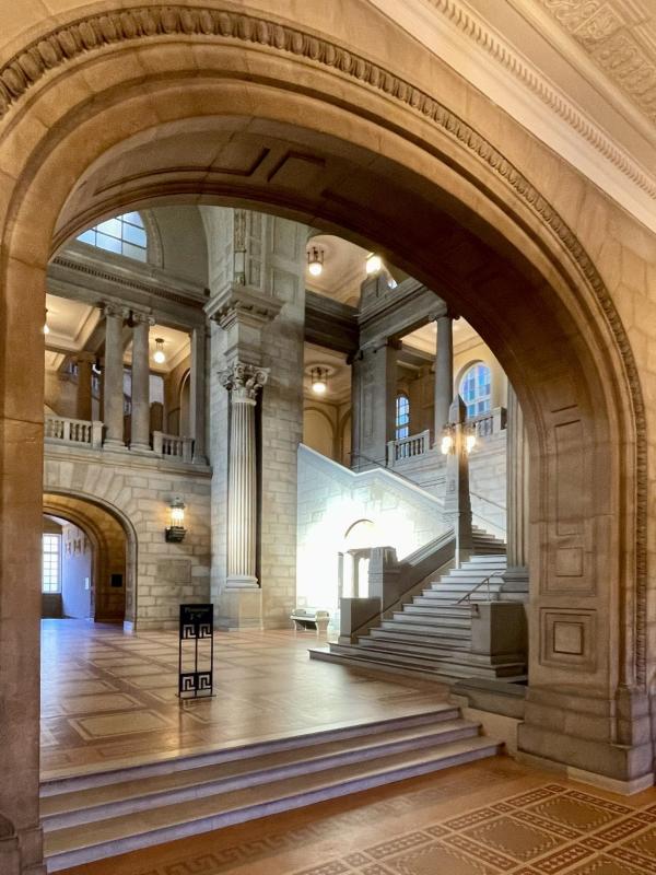 Foyer mit Blick ins Treppenhaus, Foto: Kristina Sassenscheidt