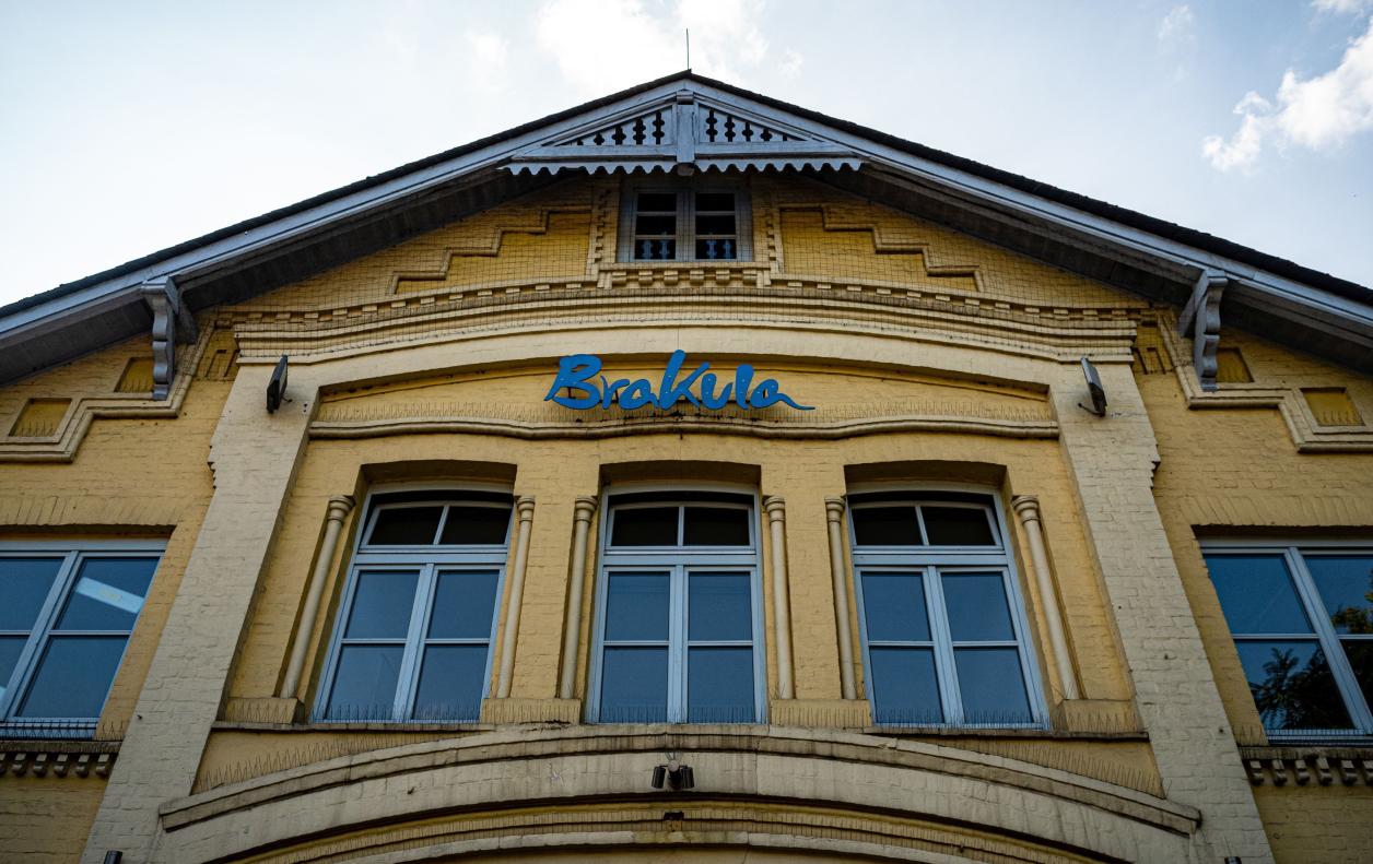Haupthaus Brakula, Foto: Heinz Brossolat