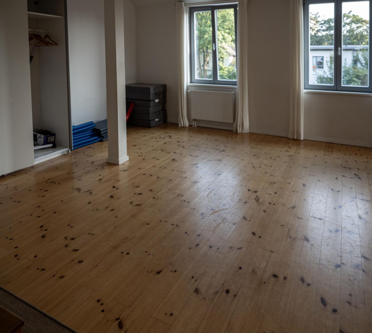 Bewegungsraum im Haupthaus. Foto: Heinz Brossolat