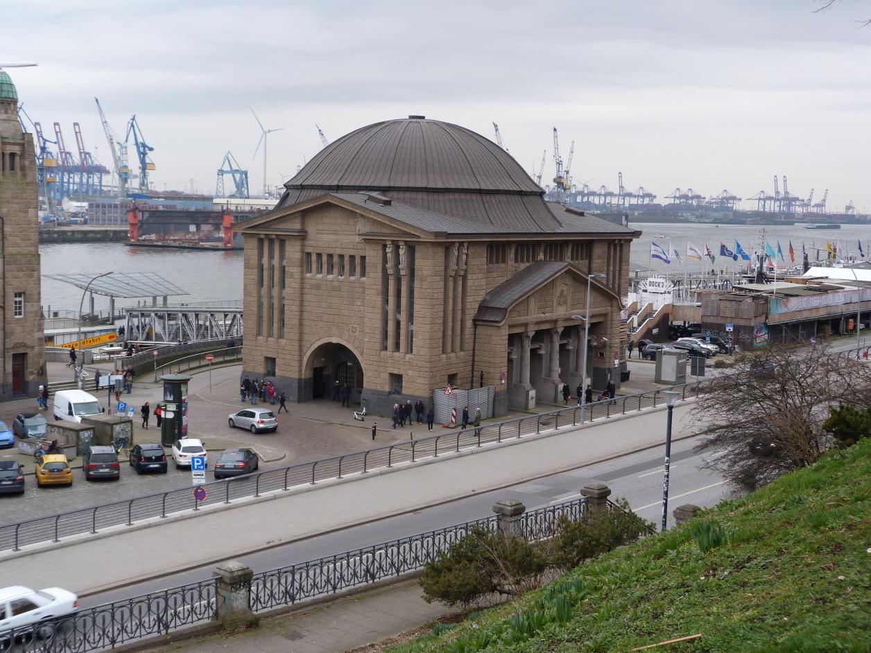 Eingangsgebäude, Foto Julia Ott