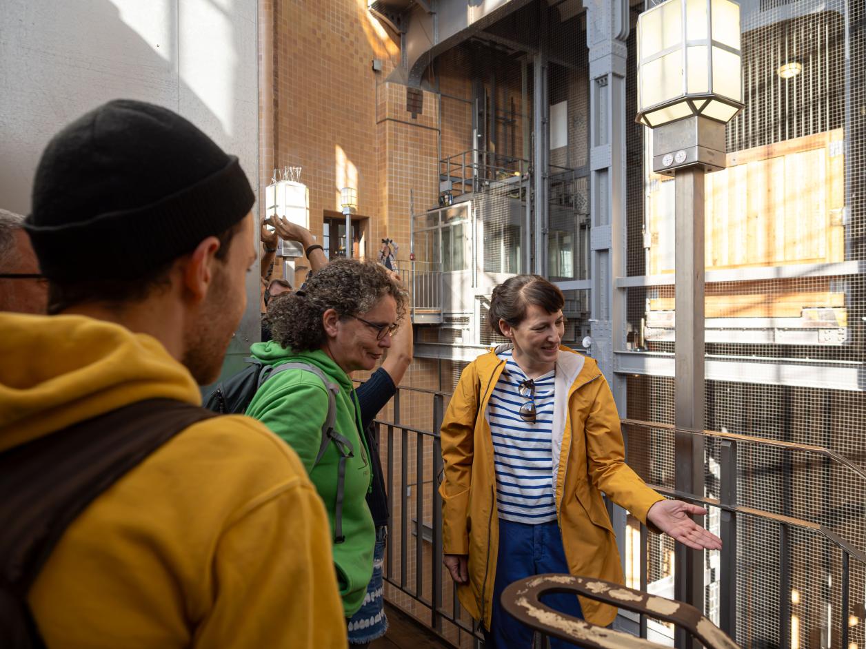 Susanne Krieg aka Frau Elbville im Alten Elbtunnel, Foto: Heinz Brossolat