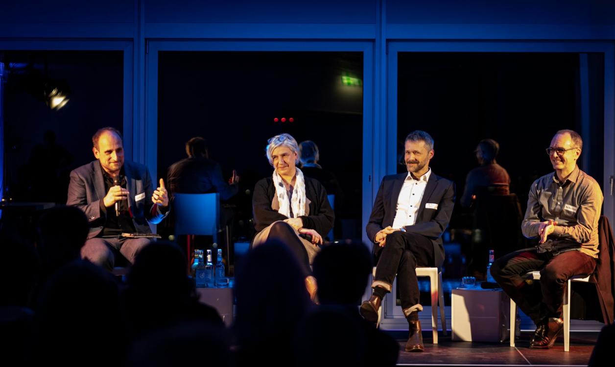 Die Podiumsgäste mit Moderator Daniel Kaiser, Foto: Heinz Brossolat