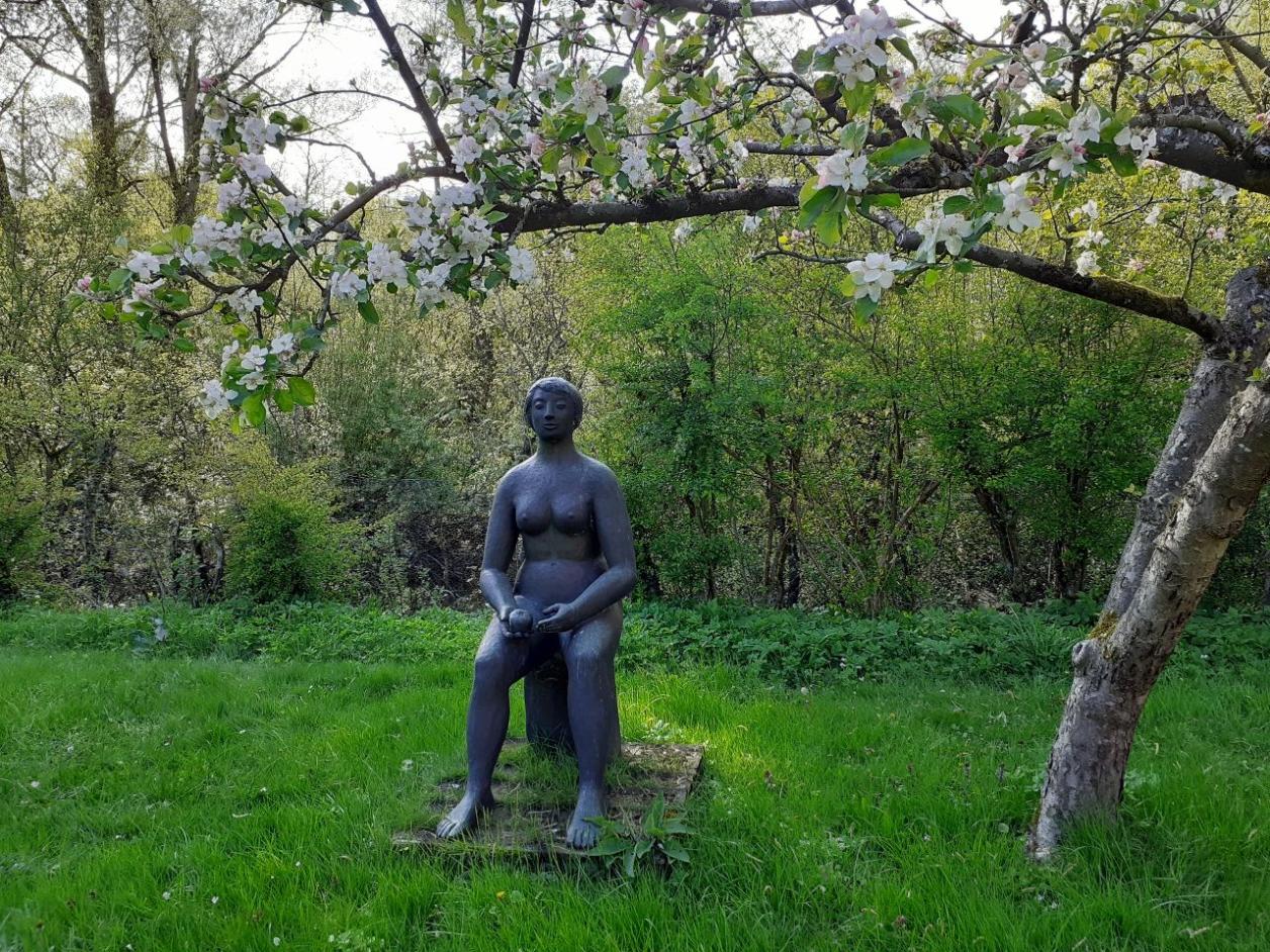 Skulptur im Garten, Foto: Nicole Drost