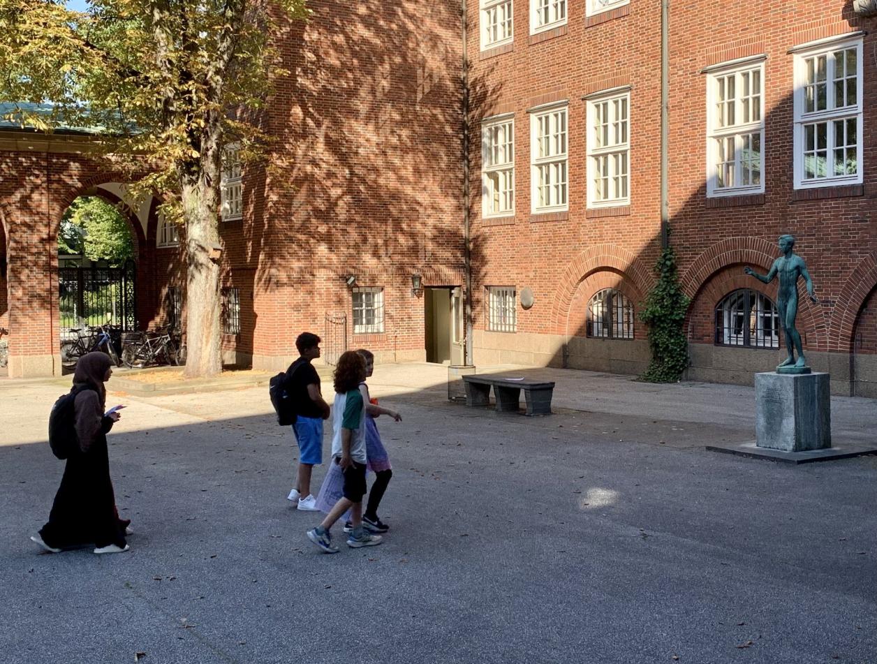 Führung durch den Innenhof des Johanneums, Foto: Kristina Sassenscheidt