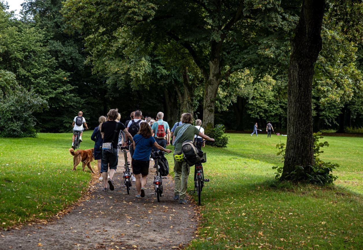 Mit Rad und Hund unterwegs, Foto: Heinz Brossolat