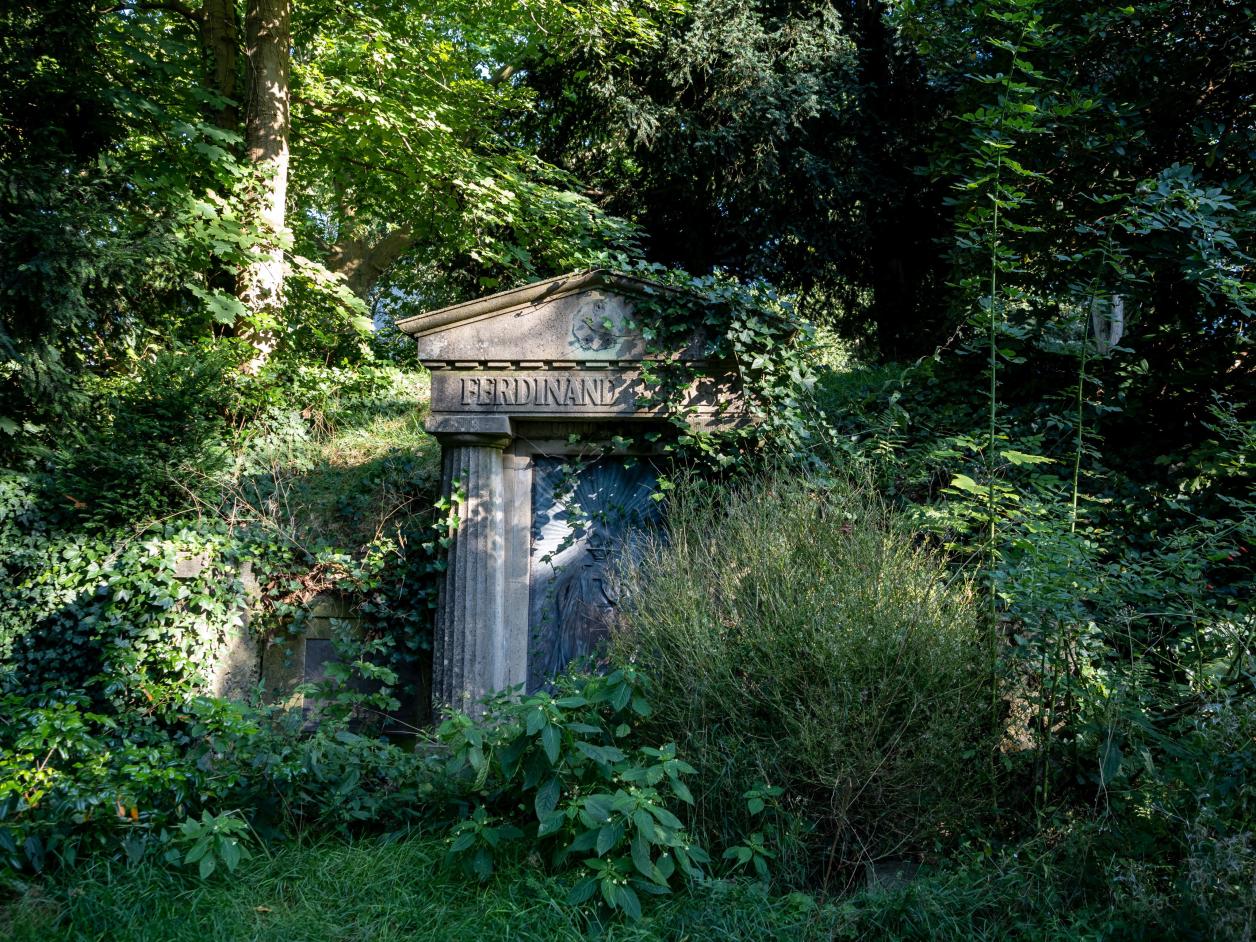 Grabmal in Harburg, Foto: Heinz Brossolat