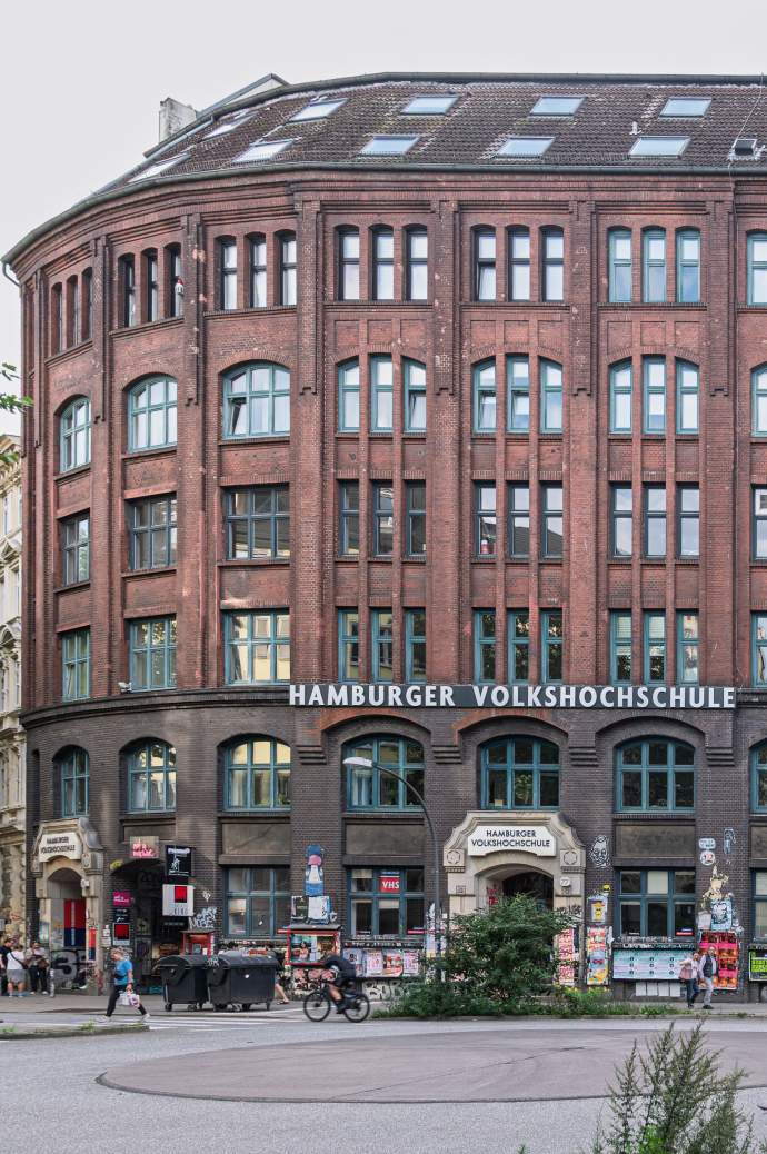 Rundgang: „Montblanc: Von der Füllhalterfabrik zur Volkshochschule“