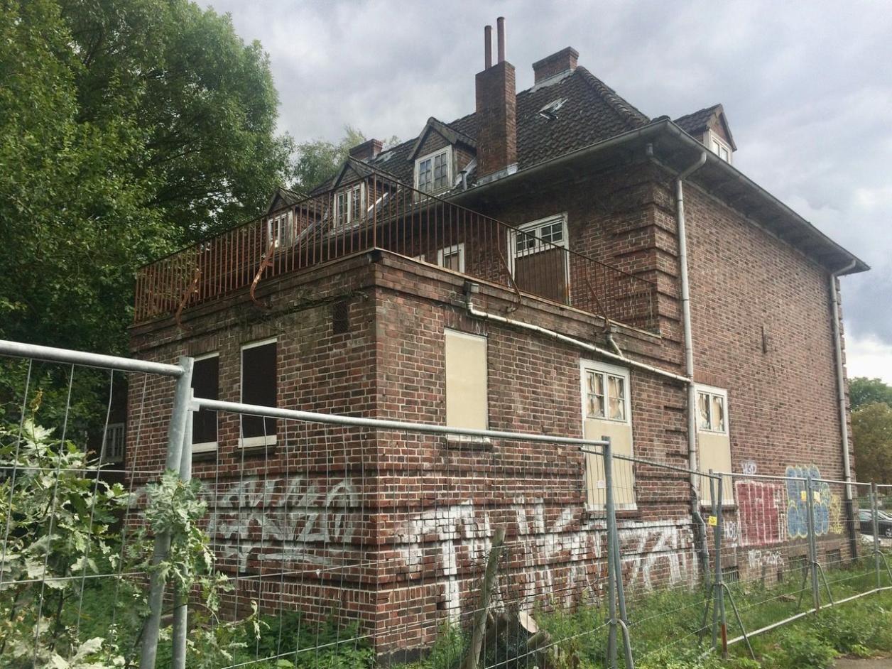 Backstein-Villa in Bahrenfeld verfällt