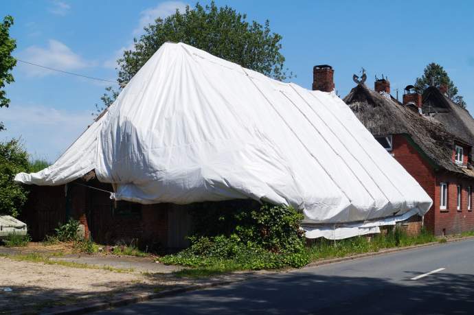 Eine der ältesten Katen Moorburgs verfällt