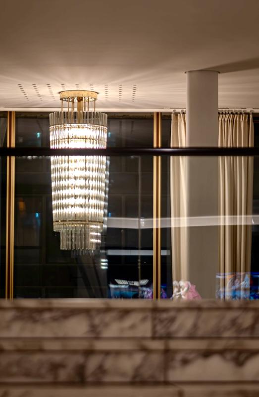 Lampe im Rangfoyer  im Februar 2025, Foto: Heinz Brossolat