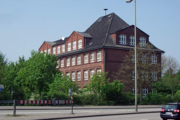 Verfall im Hafen: Schule Neuhof