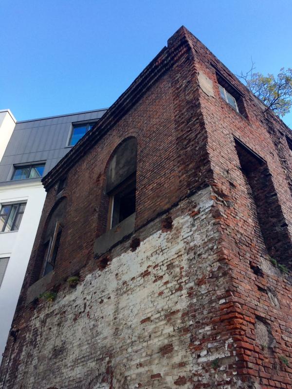 Fortgeschrittener Verfall des Apsis-Gebäudes, Foto: Kristina Sassenscheidt
