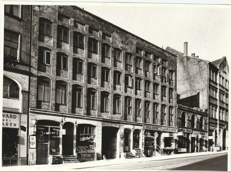 Paradieshof mit Kriegsschäden; Foto: Staatsarchiv Hamburg; Willi Beutler 720-1/343-1/00017337