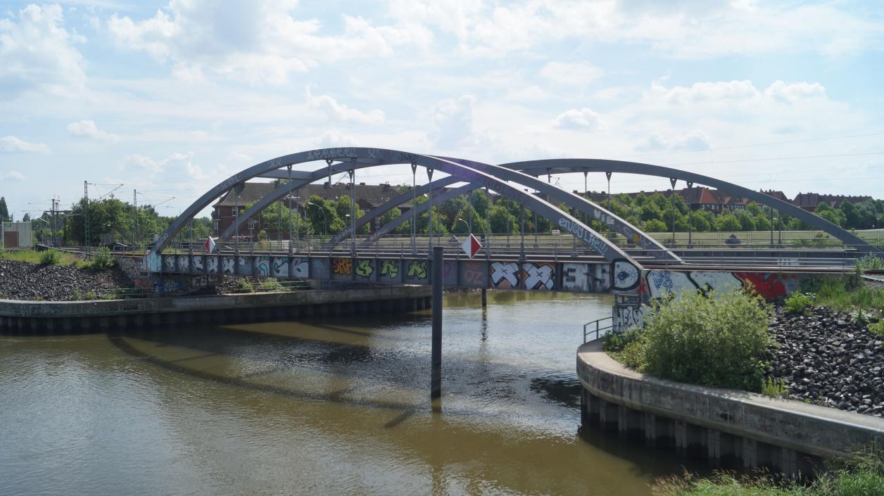 Schienenbrücke an der Müggenburger Durchfahrt, Foto: Antipas Papageorgiou