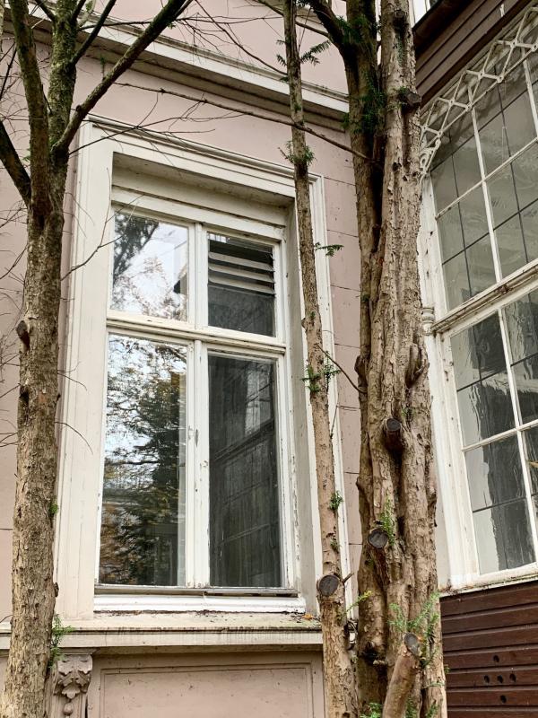 Bauzeitliches Fenster, Foto: Kristina Sassenscheidt