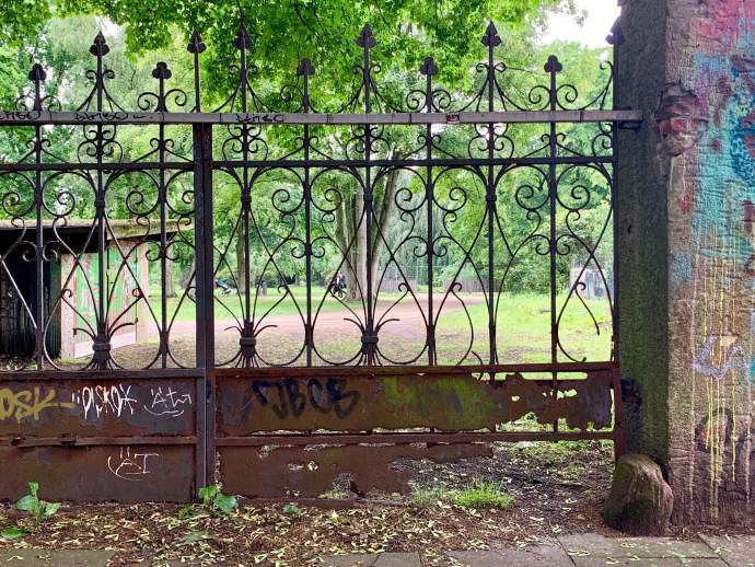 Historischer Zaun am Wohlerspark verkommt &ndash; &bdquo;ein Trauerspiel&ldquo;
