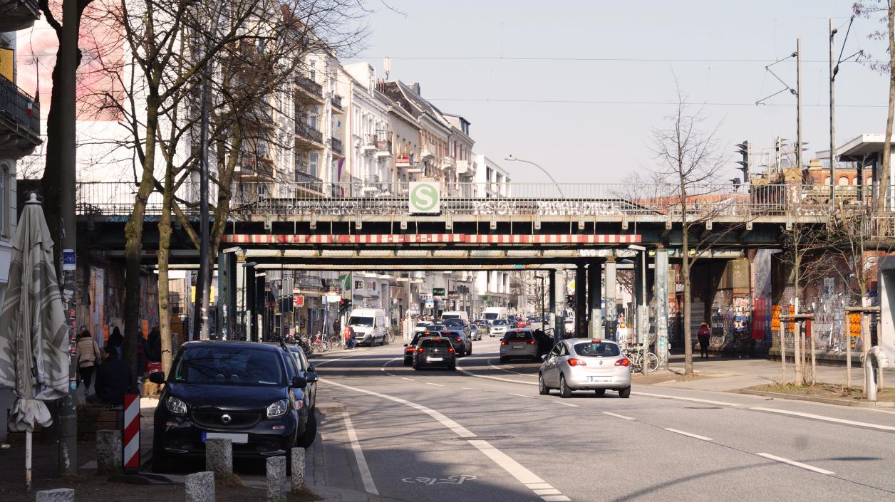 Blick von Süden auf die Brücken Schanzenstraße, Photo: Antipas Papageorgiou