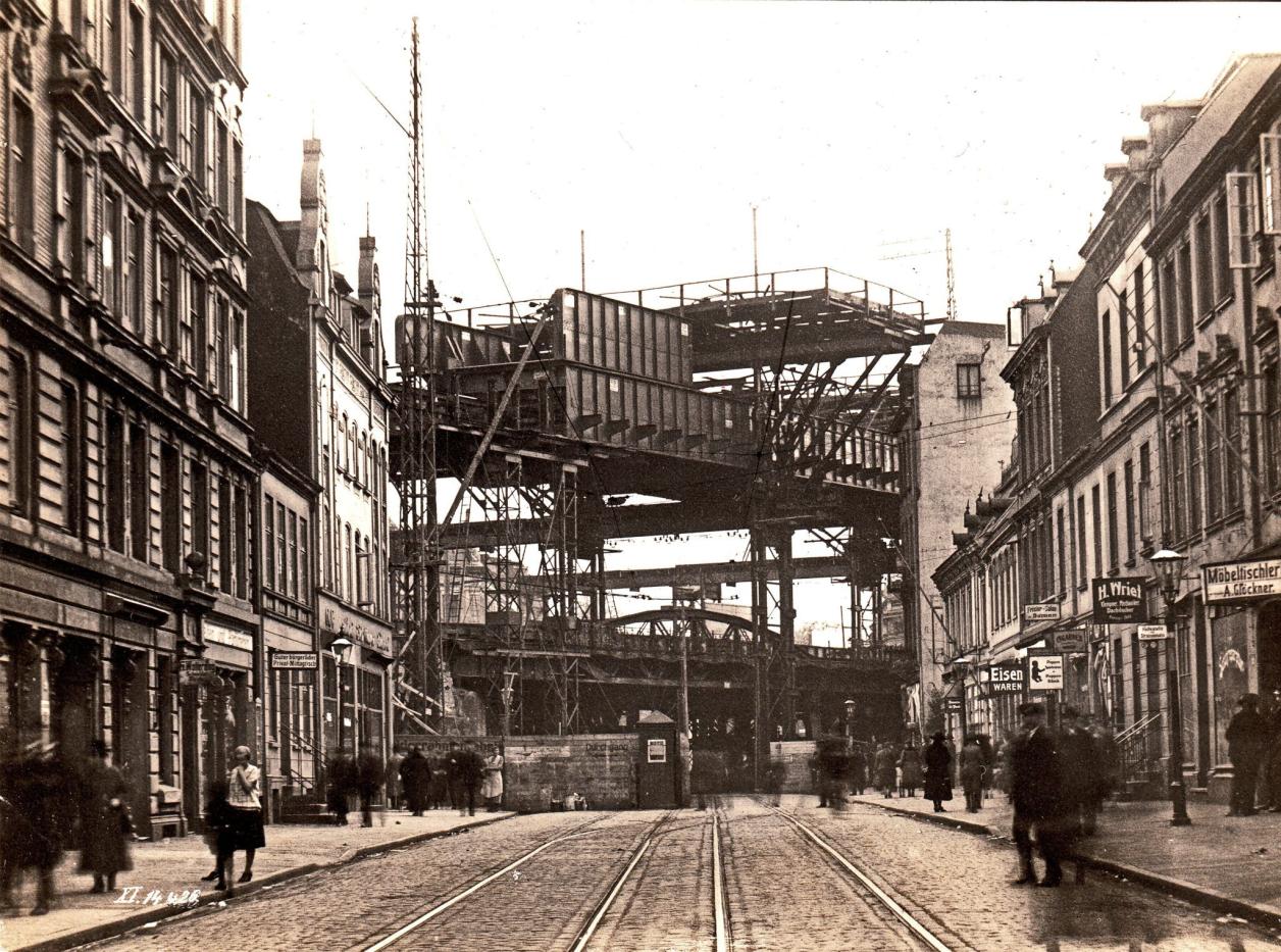 Einbau der Sternbr&uuml;cke, Quelle: Stadtarchiv Altona / Wolfgang Vacano